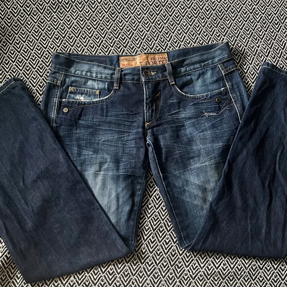 Så snygga lågmidjade jeans, köparen står för frakten💗. Jeans & Byxor.