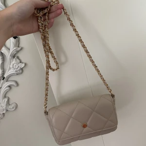 Beige väska  - En beige väska från glitter 