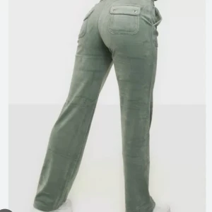 Juicy byxor  - Säljer mina juicy byxor, dem är jätte fina och i bra skick. Storlek s och är 168 cm så dem passar perfekt för mig  