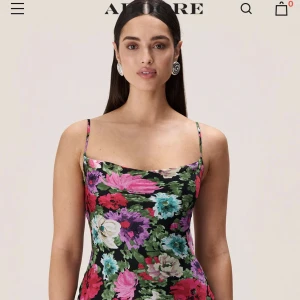 Superfin Adoore Vienna dress!  - Helt ny, storlek 40 men mer som en 38:a. Köparen står för fraktkostnaden! 