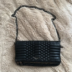 Zadig & Voltaire väska - Säljer denna väska då jag inte använder den längre🩷 Den är äkta men lite rostig så därav priset!