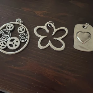 Berlocker  - Berlocker 3 st för 50kr,nya