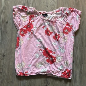 Singoallatop - Fin singoalla topp i rosa ,röd ,vit,beige fint skick 