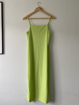 Klänning - Köparen står för frakten. Aldrig använd. 