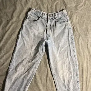 Marc Lauge Jeans från 60-talet i mycket fint skick. Momjeans-fit med hög midja. 