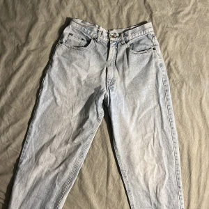 Marc Lauge Jeans  - Marc Lauge Jeans från 60-talet i mycket fint skick. Momjeans-fit med hög midja. 
