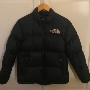 North face jacka  - North face jacka i mycket bra skick, storlek L junior.
