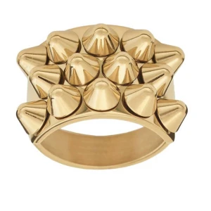 Edblad peak ring💕 - Säljer då jag slutat använda💖I använt skick men inga större defekter förutom lite repor på baksidan men det är inget som märks tydligt när man har på sig ringen (bild 3)❤️ Skriv för fler bilder 💓🙌