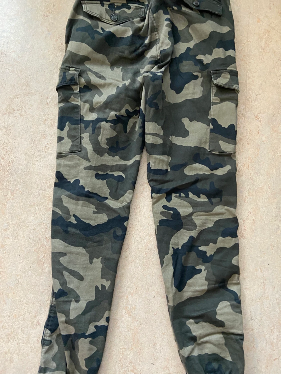 Camouflage cargobyxor - 90