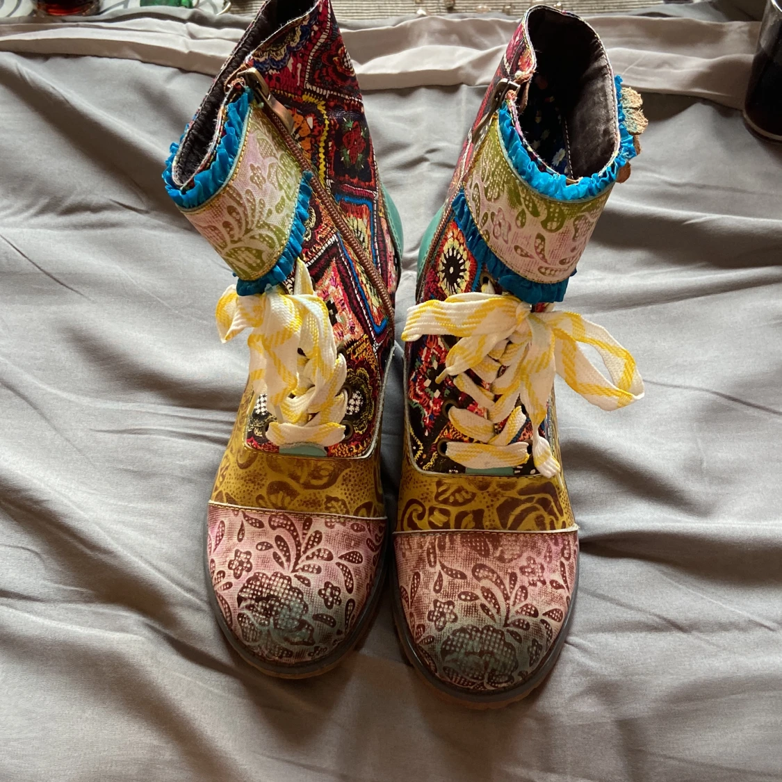 Skor med liten klack