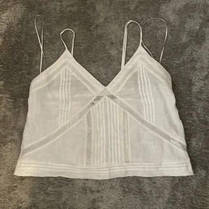Zara linne - Säljer denna zara linnet då den inte kommer till användning. Aldrig använd, är i nyskick!