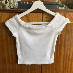 Vit topp - Vit topp från Zara storlek S, frakt tillkommer