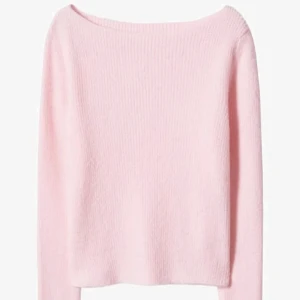 Rosa mango tröja - Aldrig använt. Säljer då jag drog av lappen så kan inte returnera. Helt ny! Obs, har en liten fläck på framsidan (vet ej om det går bort i tvätten). Nypris: 359kr. Helt slutsåld på hemsidan!