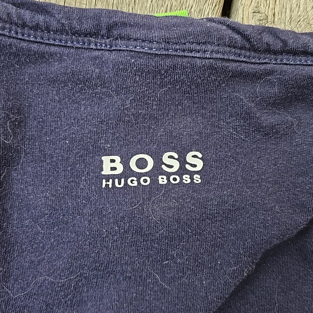 Hugo boss där delar av teyck släppt i tvätt. Tröjor & Koftor.