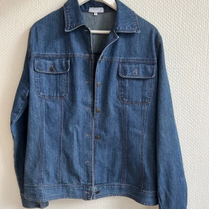 Jeansjacka - Superfin jeansjacka i stretchigt material! 