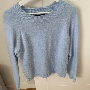 Blä tröja  - En blå tröja från Vero Moda 