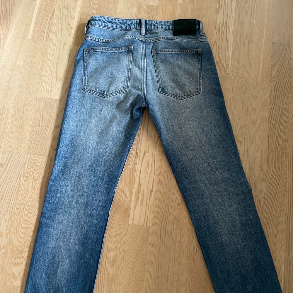 Snygga jeans i perfekt skick ifrån neuw, köpta på Nk för 1400 .Modellen heter Studio relaxed. Jeans & Byxor.