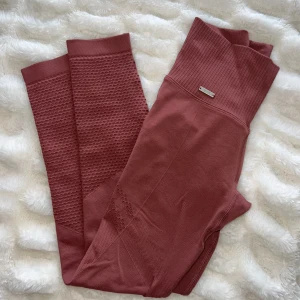 Aimn tights - Helt nya tights från Aimn. Endast testade. Säljer pga för små för mig. 💗