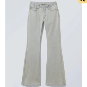 Weekday jeans - Säljer dess low waist jeans från weekday. Köpta i våras och sparsamt använda. 