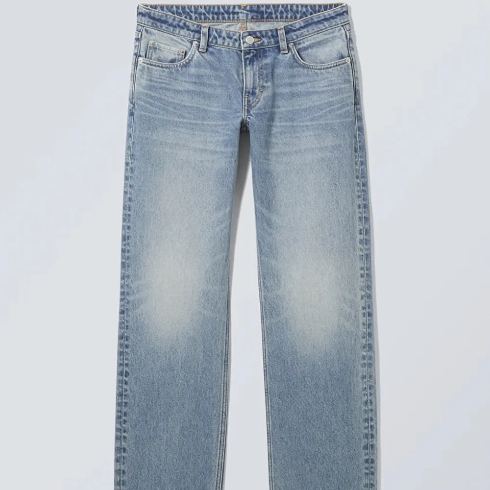 Säljer mina lågmidjade jeans från weekday. Jeans & Byxor.