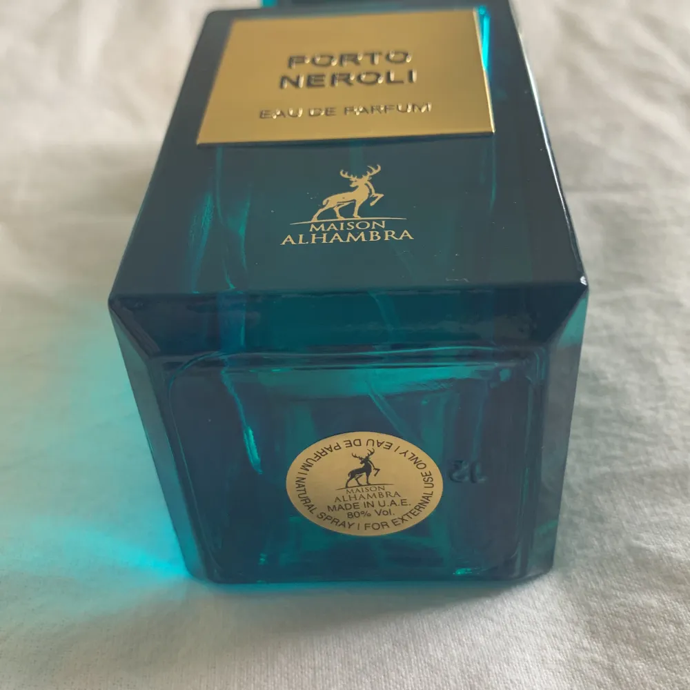 En klon av succédoften av Tom Ford: Neroli portofino! Denna akvatiska, fräscha doft är 90% identisk till Tom Ford parfymen, detta för betydligt mycket mindre pengar. 79/80 ml (enbart testad). . Övrigt.