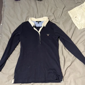 Långärmad gant tröja  - Väldigt fin på och sitter perfekt