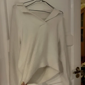 Supermjuk tröja med skjortkrage - Gosig tröja, läs passform och skjortliknande krage