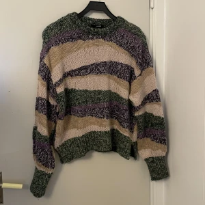 Stickad tröja - Stickad tröja ifrån bikbok, knappt använd och därav i mycket fint skick☺️