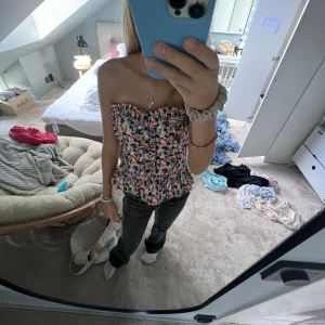 Korsett topp - Så snygg korsett topp!! Älskaaarr, skit snygg till finare tillfällen men man kan använda dne annars också!!🥰🥰