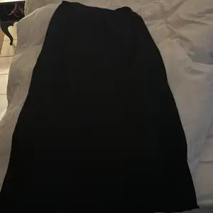 Säljer denna kjol från Gina, aldrig använd 