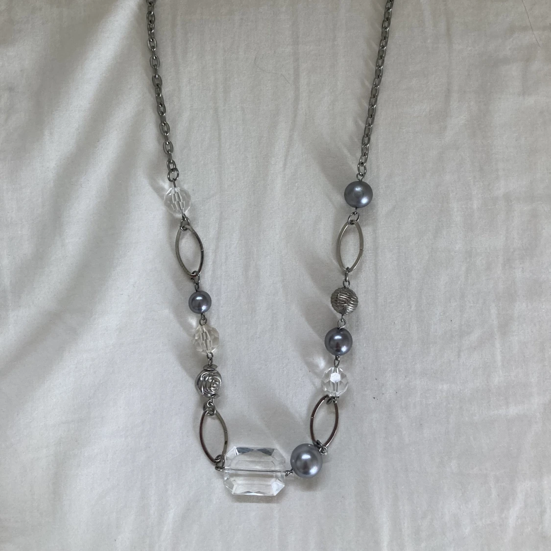 Outfit m. Jeans, tröja, halsband & armband  - 90