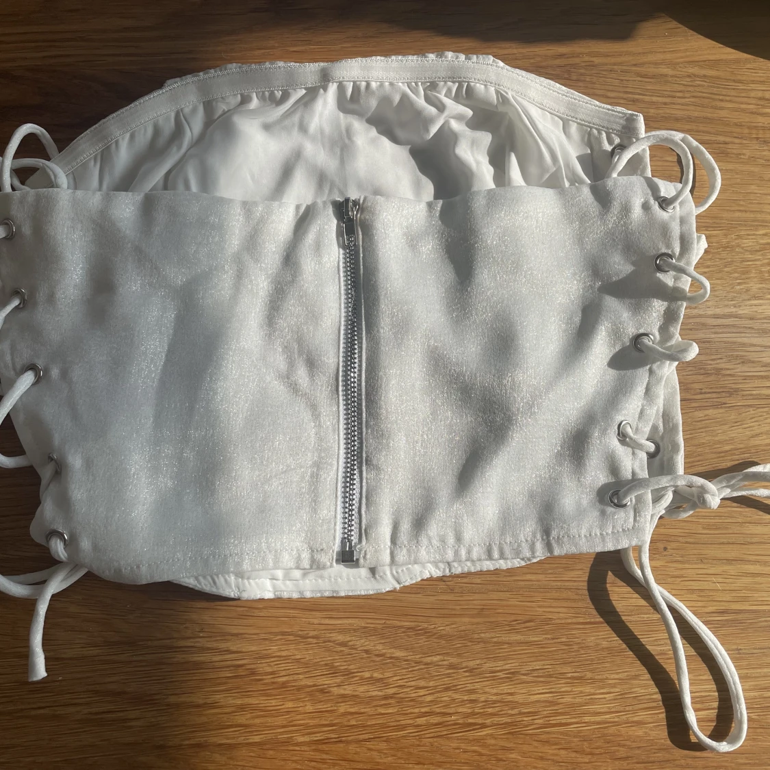 NA-KD vit skimrig topp  - 90