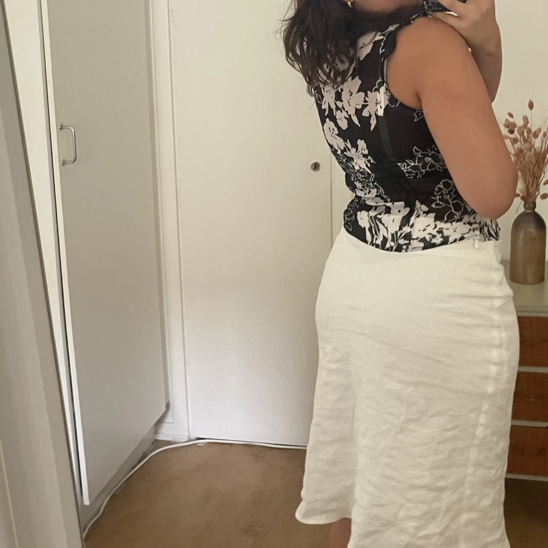 Svart blommig blus  - 90