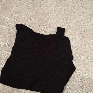 Stickad tröja från lager 157 - Jättefin och varm tröja till hösten eller kalla kvällar, den har turtle neck och är i storlek S