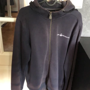 Sail racing tröja - Fin tröja, ända defekten är att den e lite solblekt, nypris 700-800, säljer den för 400