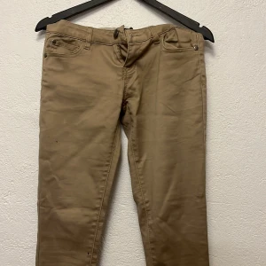 Lågmidjade skinnyjeans - Lågmidjade skinnyjeans. Använda men i bra skick.