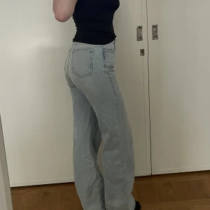 Straight jeans  - Ljusblåa straight jeans