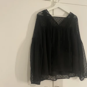 Blus,strl M,Zalando - Superfin blus,använd få gånger men använder aldrig. Skriv för bilder på!