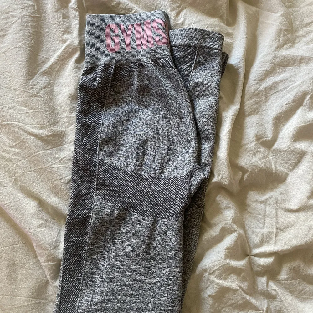 Helt oanvända träningsbyxor från gymshark i storlek xs. Jeans & Byxor.