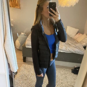 Höst jacka - Säljer denna jackan från zara i storlek S, knappt använd, skönt material🤍