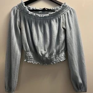 Topp Bikbok  - Blå topp från Bikbok med glitter i, stl S