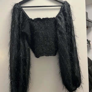 Topp Bikbok  - Svartglittrig topp från Bikbok i stl S