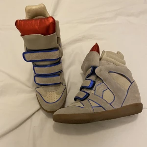 Unika isabel marant  - Isabel marant skor i strl 36. Säljer billigt vill bara bli av med, först till kvarn.