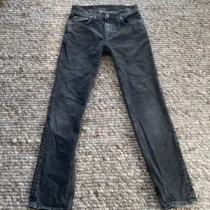 Ett par nudie jeans i en av dem populär modellen gritty jackson. Jensen är storlek 28/32 mycket bra skick inga defekter har nästan inte används. 