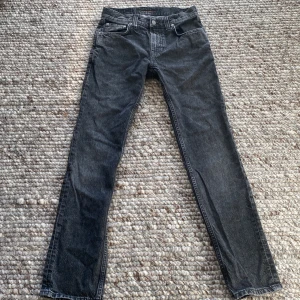 Nudie Gritty Jackson  - Ett par nudie jeans i en av dem populär modellen gritty jackson. Jensen är storlek 28/32 mycket bra skick inga defekter har nästan inte används. 