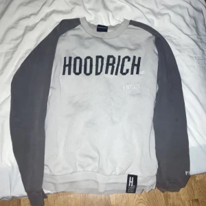 Hoodrich vit sett - Rensar min garderob så försöker bli av med den hör av dig vid intresse! Pris kan sänkas vid snabb köp