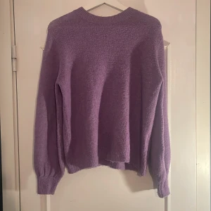 Stickad tröja - Mysig lila stickad tröja 