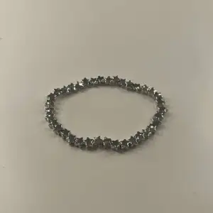 Stockholm stil armband⭐️ jätte fint armband med stjärnor på!!⚡️skriv för intresse av likadant i guld💕