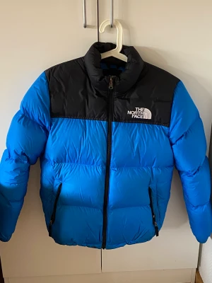 The north Face jacka  - Använd men i Fint skick Xl i barnstorlek passar xs/s
