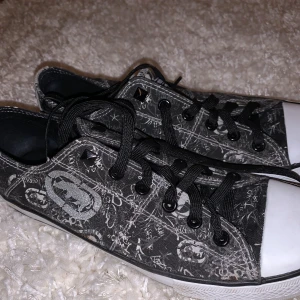 Skor - Funky skor från ett gammalt märke, användts 1 gång men är begagnade även innan det.